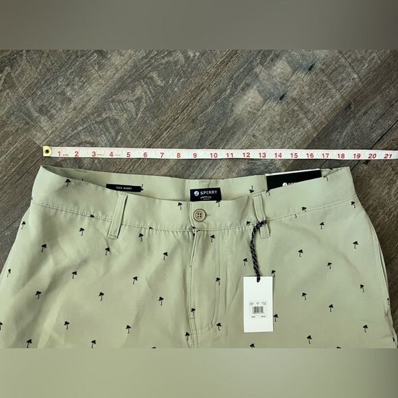 Sperry Tech Short 8"-Size 38 - Picture 8 of 9